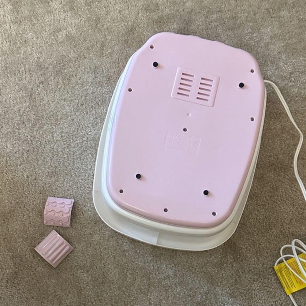 Homedics Bubble Bliss Deluxe Footbath in Pink and White - Picture 7 of 7